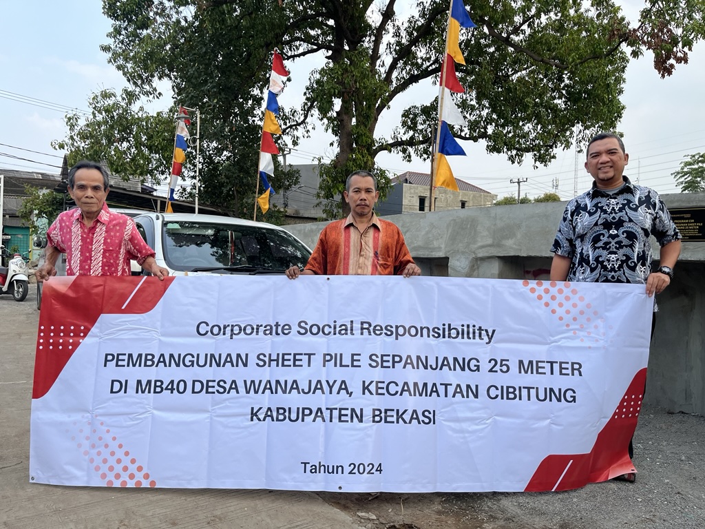 Bantuan Sheet Pile Sepanjang 25 Meter di Sekitar Sungai Cikarang dalam rangka mitigasi banjir
